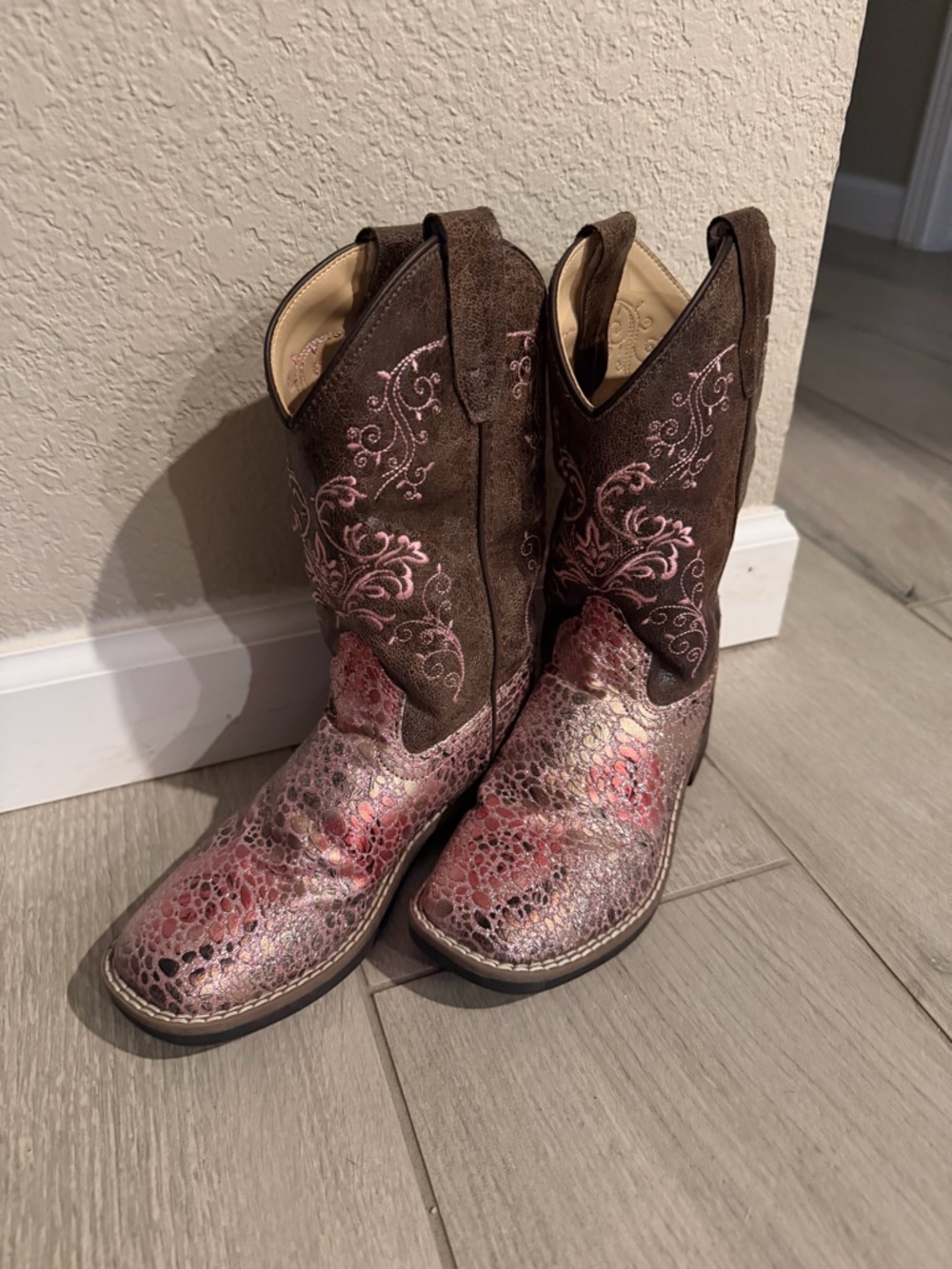 Adorable girls Brown and Pink Western Cowboy Boots size 1